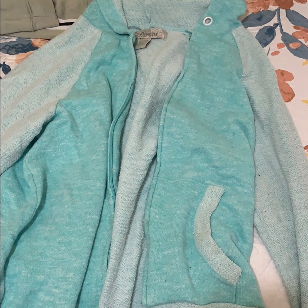 Zip up jacket very comfy!